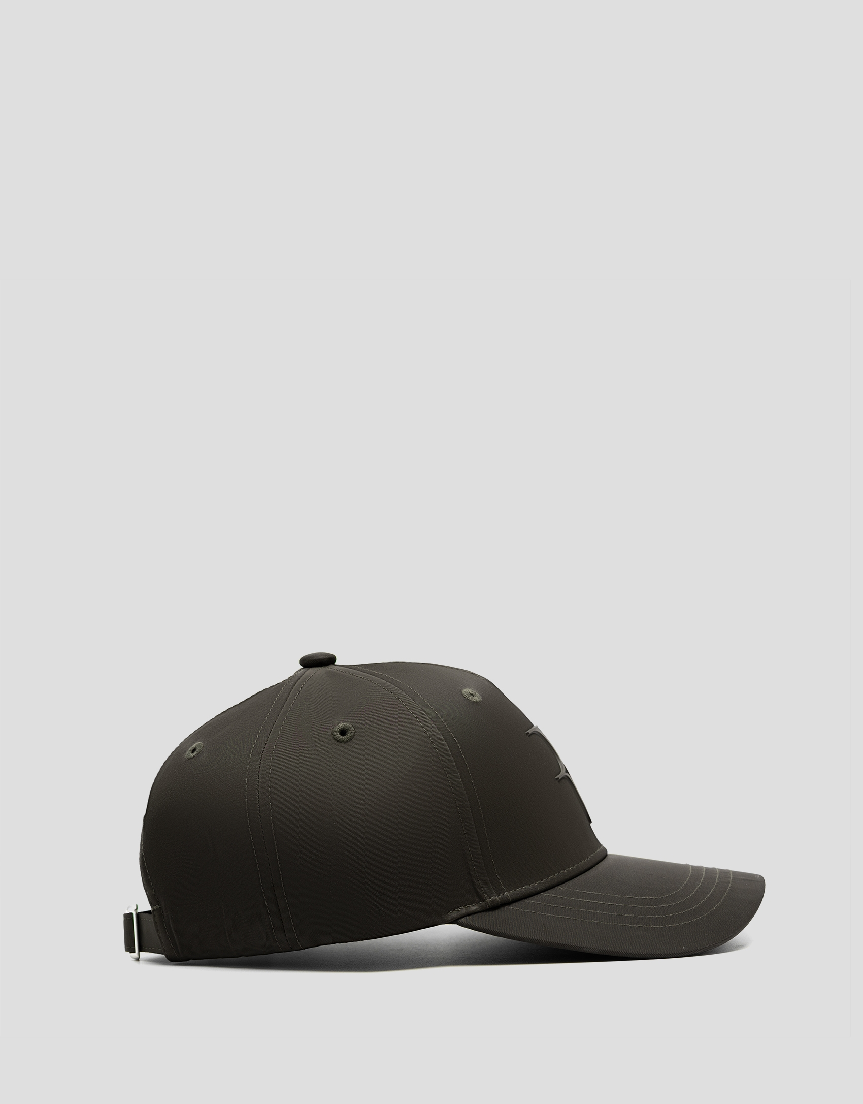 Visera nailon verde con logo en relieve