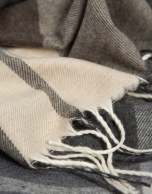 Natural-toned checkered scarf with fringed trim