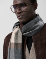Natural-toned checkered scarf with fringed trim