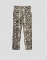 Pantal&oacute;n cinco bolsillos animal print c&aacute;mel