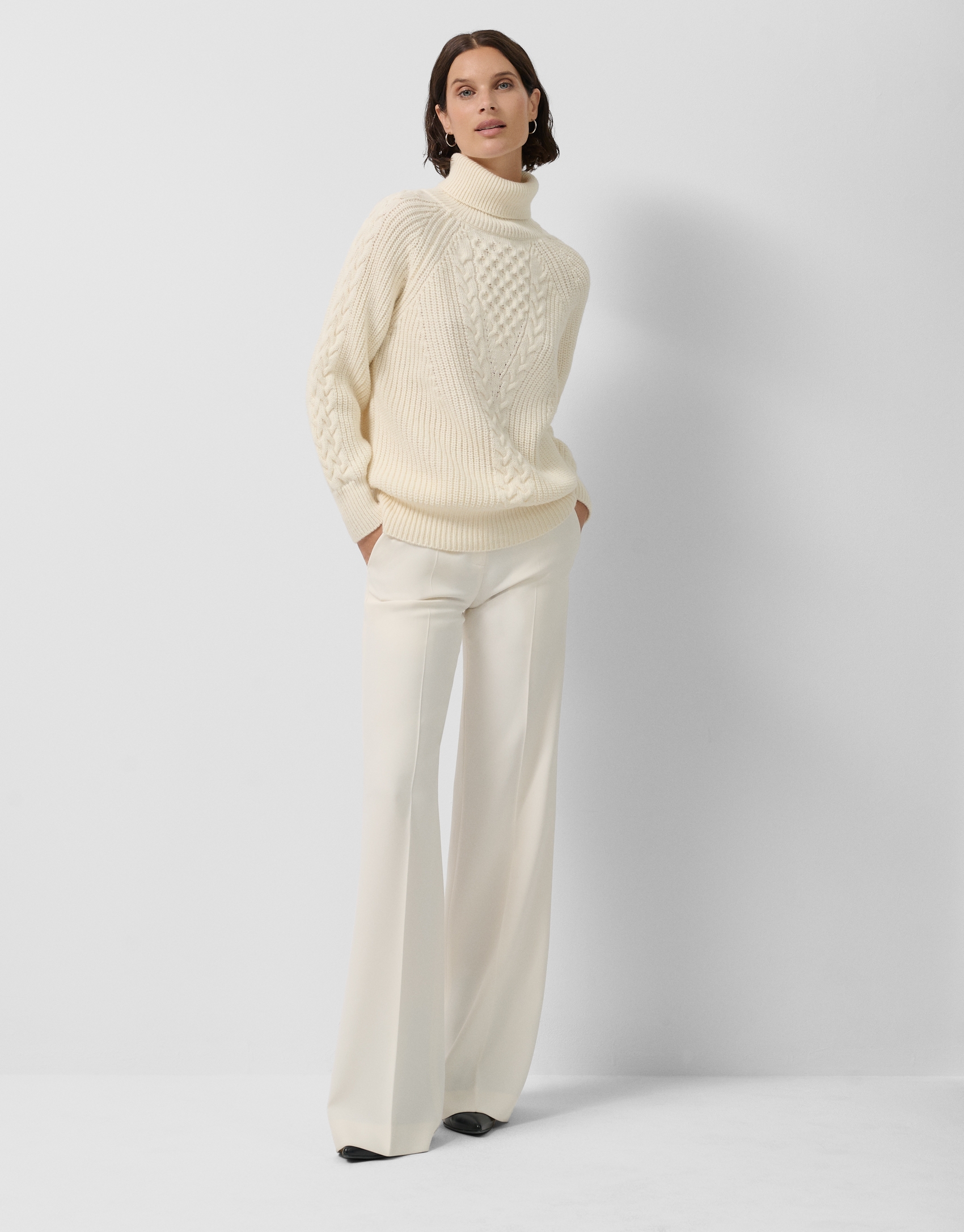Ecru thick knitted sweater