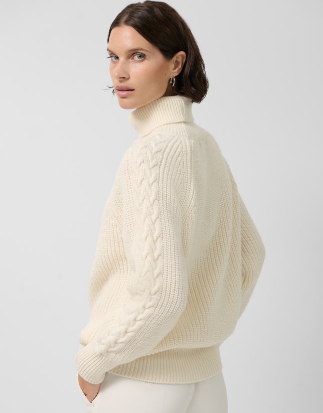 Ecru thick knitted sweater