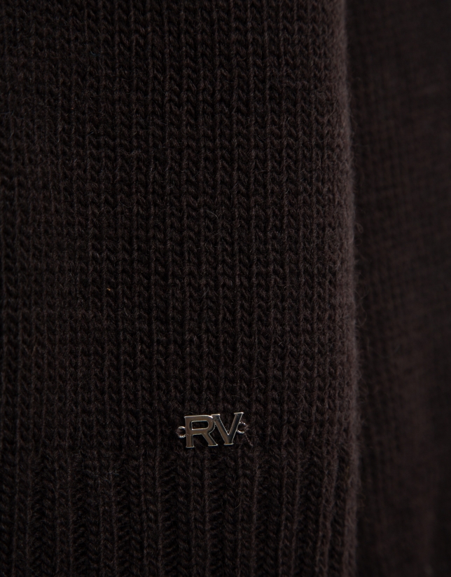 Brown oversized jumper with ribbed cuffs