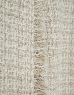 Short skirt in beige weave with fancy thread