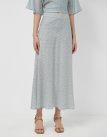 Midi skirt with slits in blue-toned printed crepe