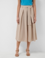 Falda midi con tablas c&aacute;mel