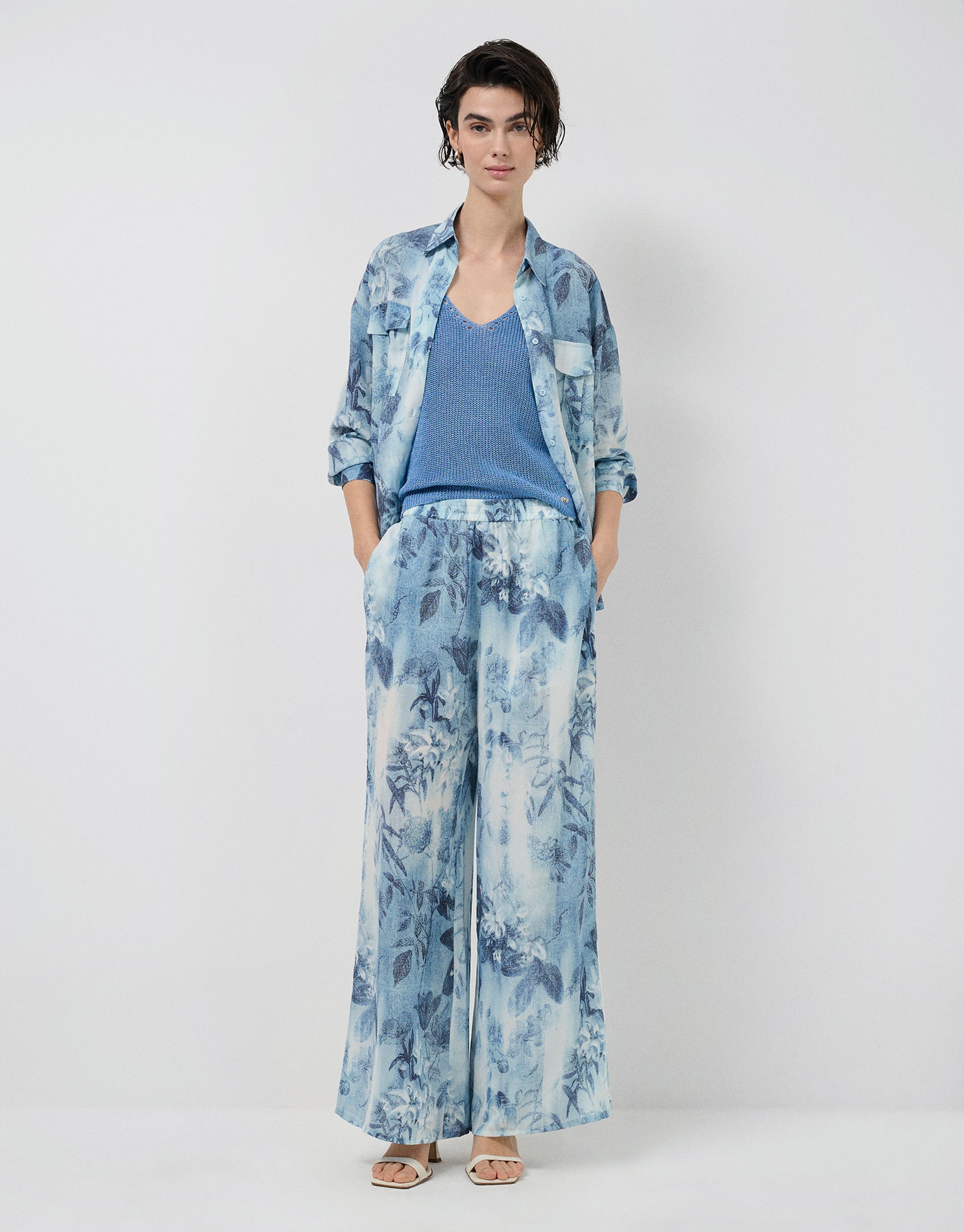 Blue floral print crepe palazzo trousers