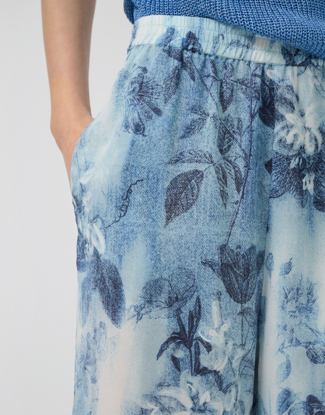 Pantal&oacute;n palazzo crep&eacute; estampado floral tonos azules