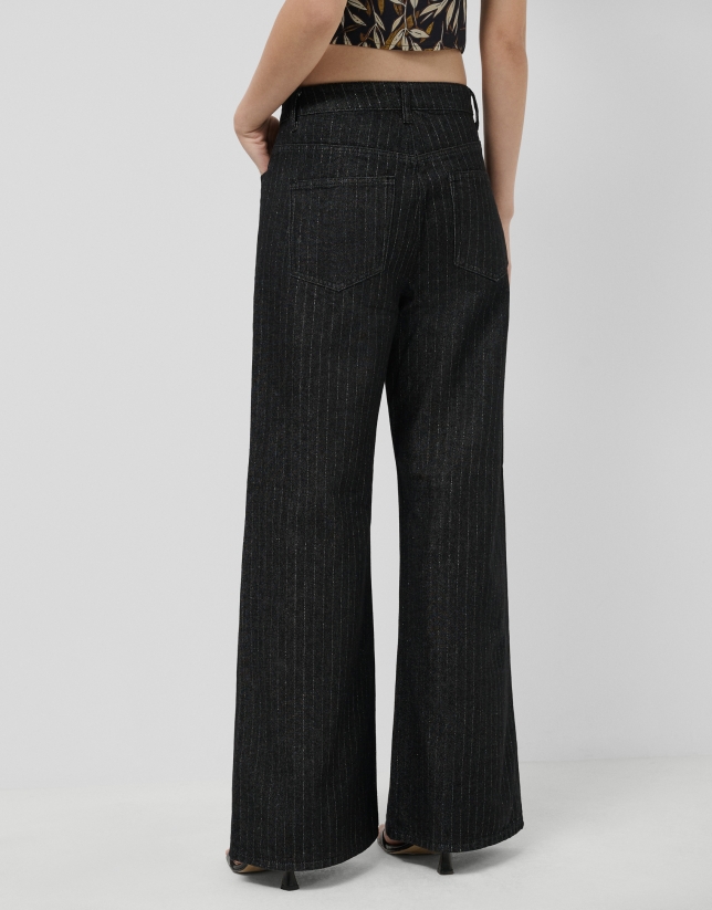 Pantal&oacute;n vaquero ancho negro con hilo l&uacute;rex