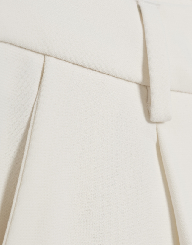 Straight-leg trousers with pleats in raw crepe