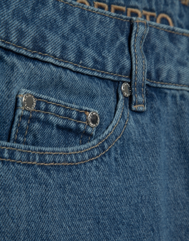 Pantal&oacute;n vaquero ancho azul personalizado en cintura