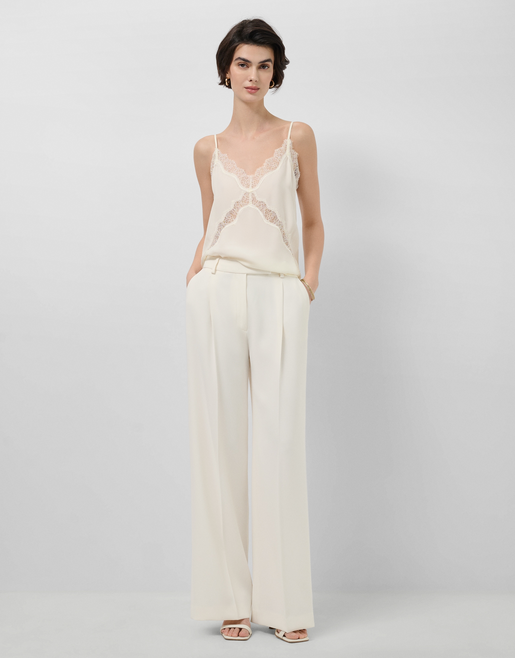 Top lencero crudo con encaje