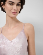 Top sisas tejido laminado brillo rosa