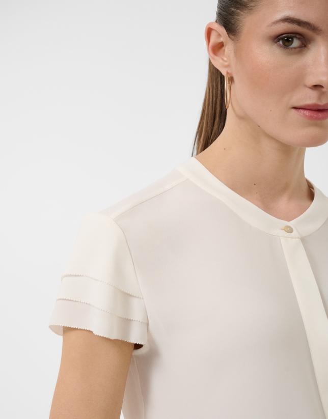 Blusa manga corta con volantes crudo