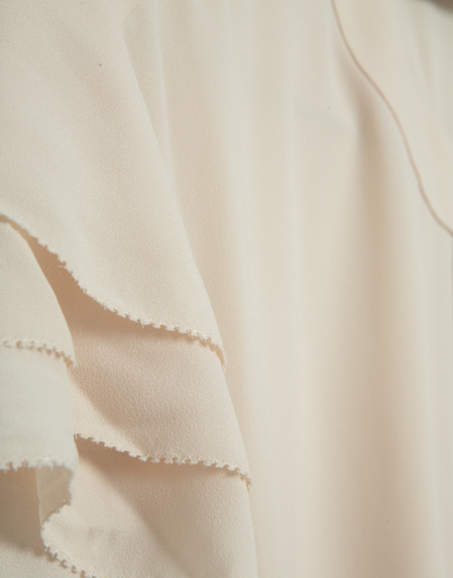 Short-sleeved blouse with camel ruffles