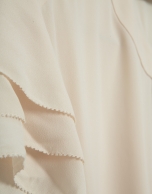 Blusa manga corta con volantes c&aacute;mel