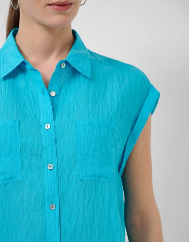 Blusa sin mangas y con bolsillos azul turquesa