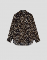 Blusa oversize crep&eacute; estampado hojas tonos marrones