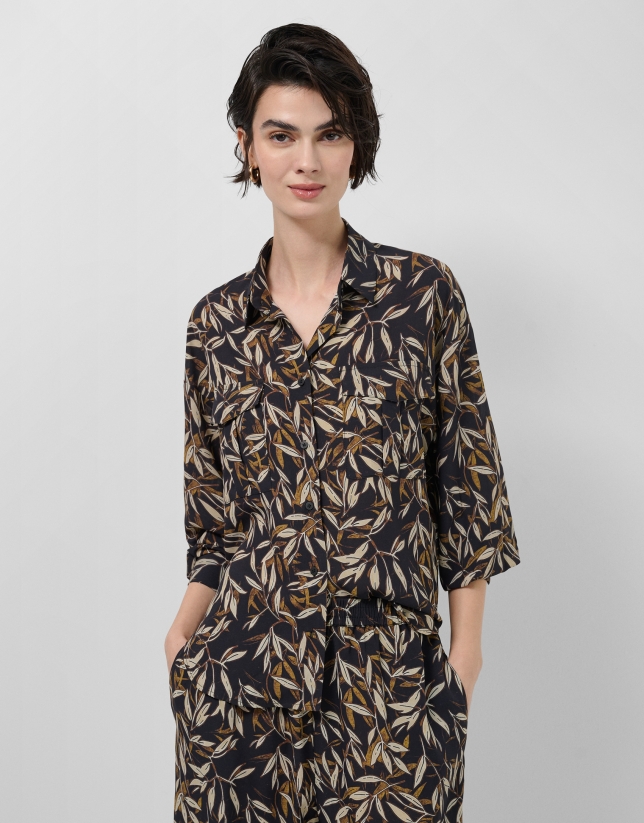 Oversized crepe blouse with a leaf print in brown tones