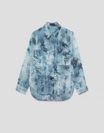Blusa oversize crep&eacute; estampado floral tonos azules
