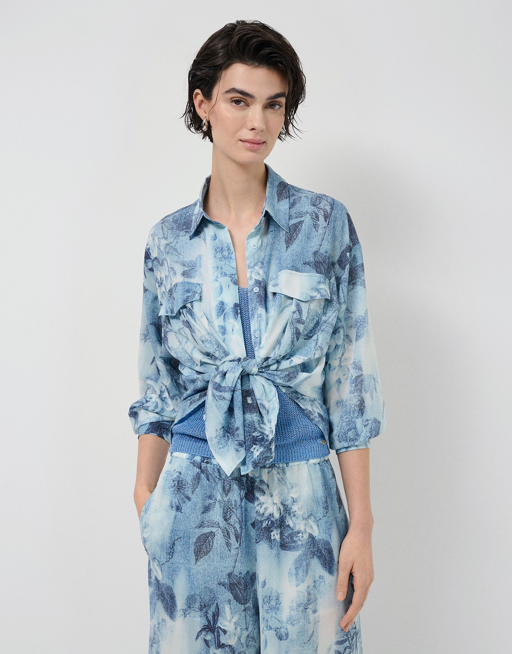 Blusa oversize crep&eacute; estampado floral tonos azules