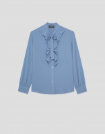 Blusa gasa azul con volantes en pechera