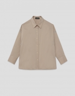 Camisa oversize c&aacute;mel con tira de encaje