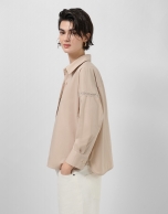 Camisa oversize c&aacute;mel con tira de encaje