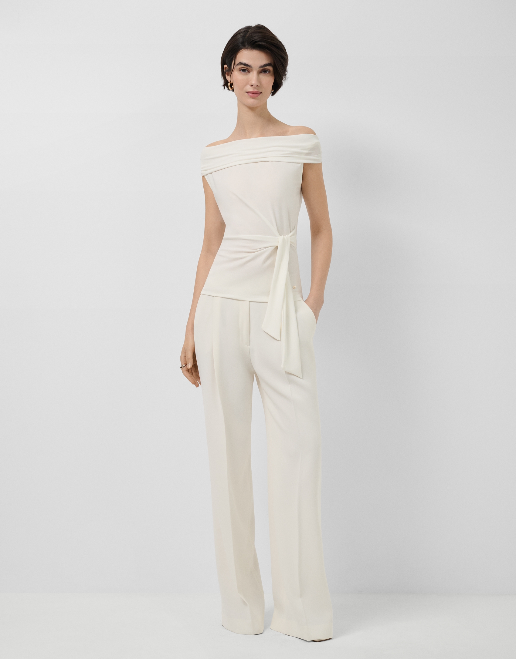 Ecru cut-out knit sleeveless T-shirt