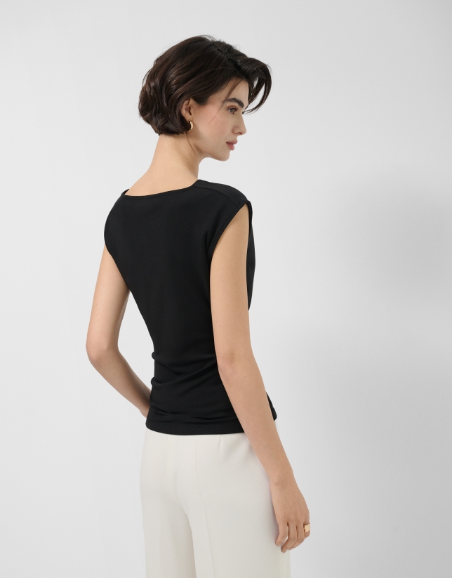 Black cut-out sleeveless T-shirt