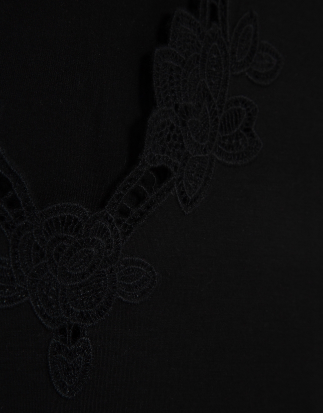 Black short-sleeved T-shirt with embroidered neckline