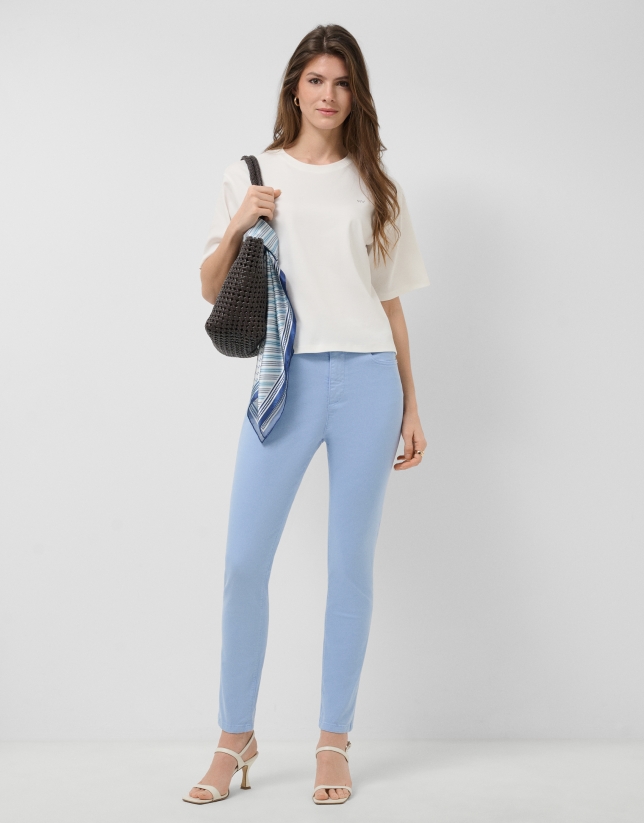 Camiseta oversize blanca con strass RV en pecho