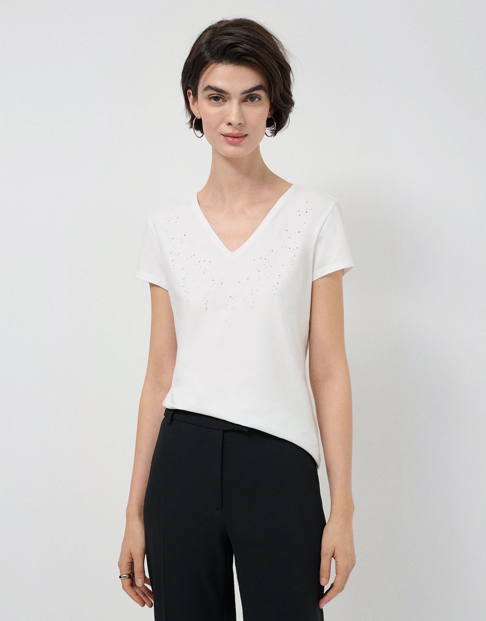 White short-sleeved T-shirt with embroidered neckline