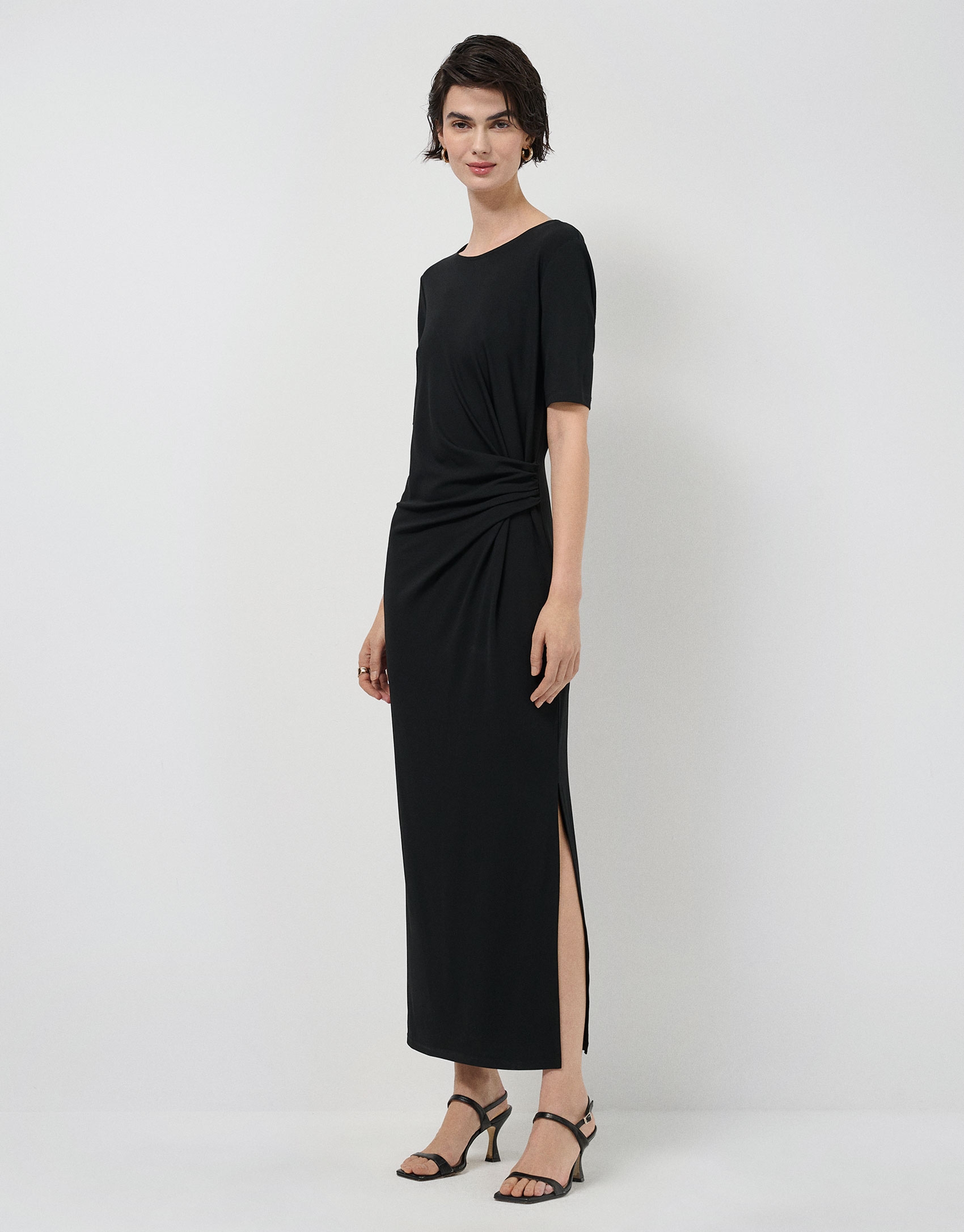 Black short-sleeved gathered knit dress