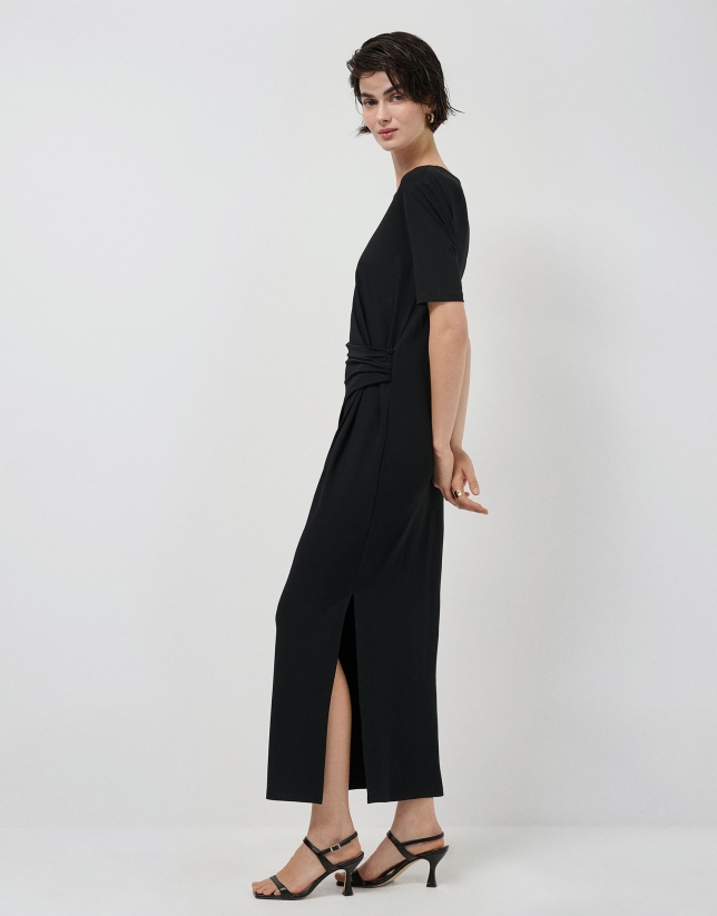 Black short-sleeved gathered knit dress