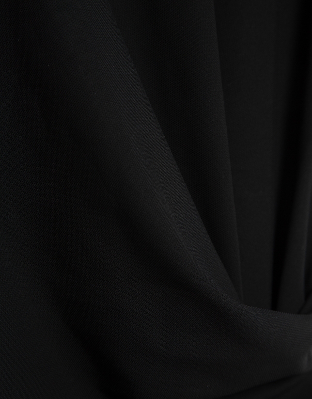 Black short-sleeved gathered knit dress