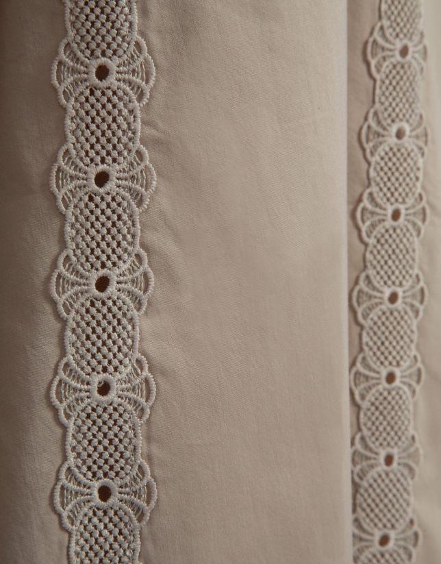 Vestido midi camisero c&aacute;mel con tiras de encaje