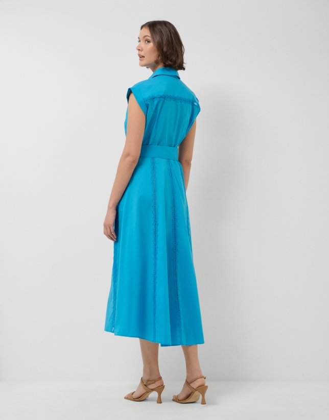 Vestido midi camisero azul con tiras de encaje