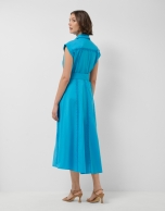 Vestido midi camisero azul con tiras de encaje