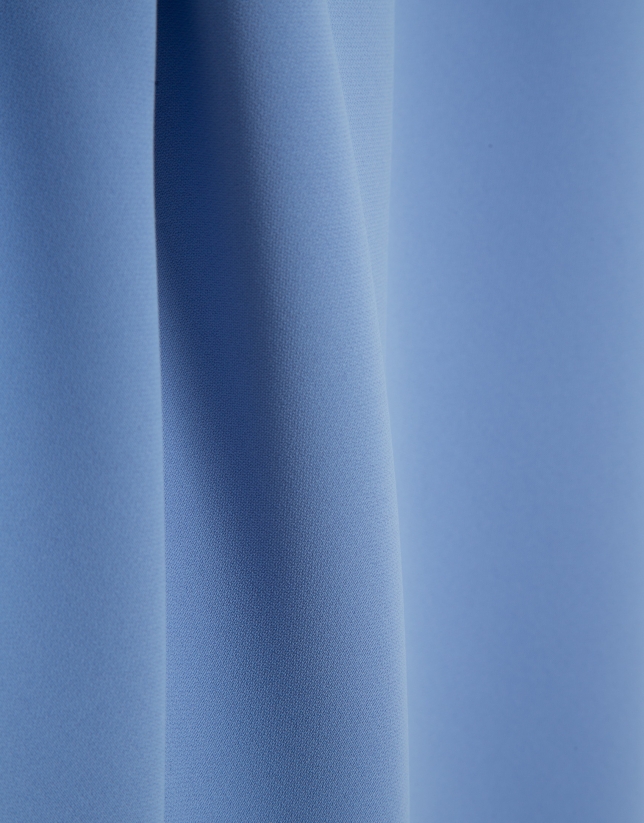Vestido sisas crep&eacute; azul claro