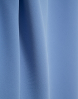 Vestido sisas crep&eacute; azul claro