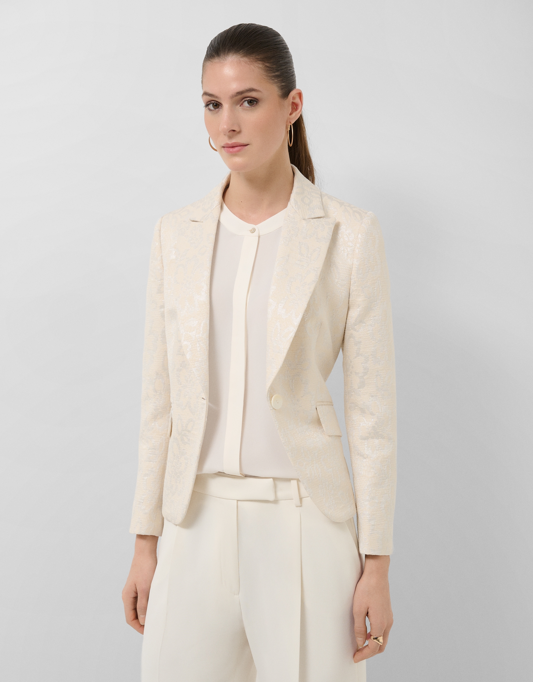 Chaqueta corta beige jacquard floral plata hilo metalizado