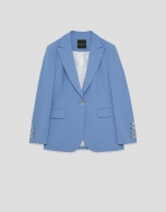 Blazer de un bot&oacute;n crep&eacute; azul claro
