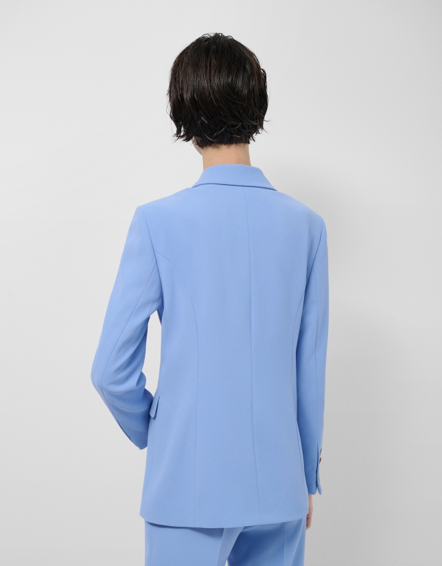 Blazer de un bot&oacute;n crep&eacute; azul claro