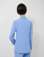 Blazer de un bot&oacute;n crep&eacute; azul claro