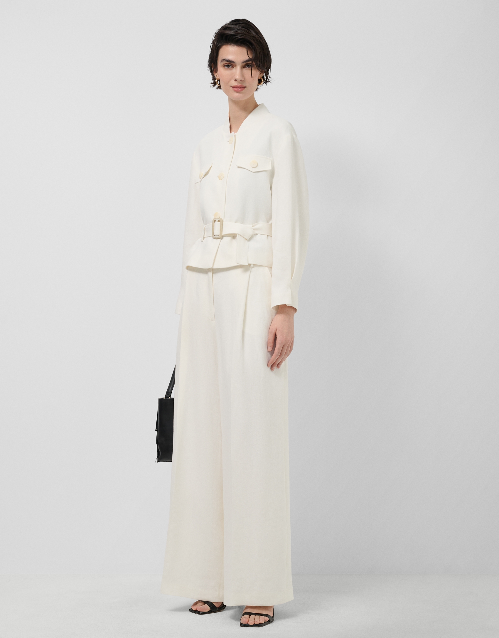Short jacket in off-white linen blend