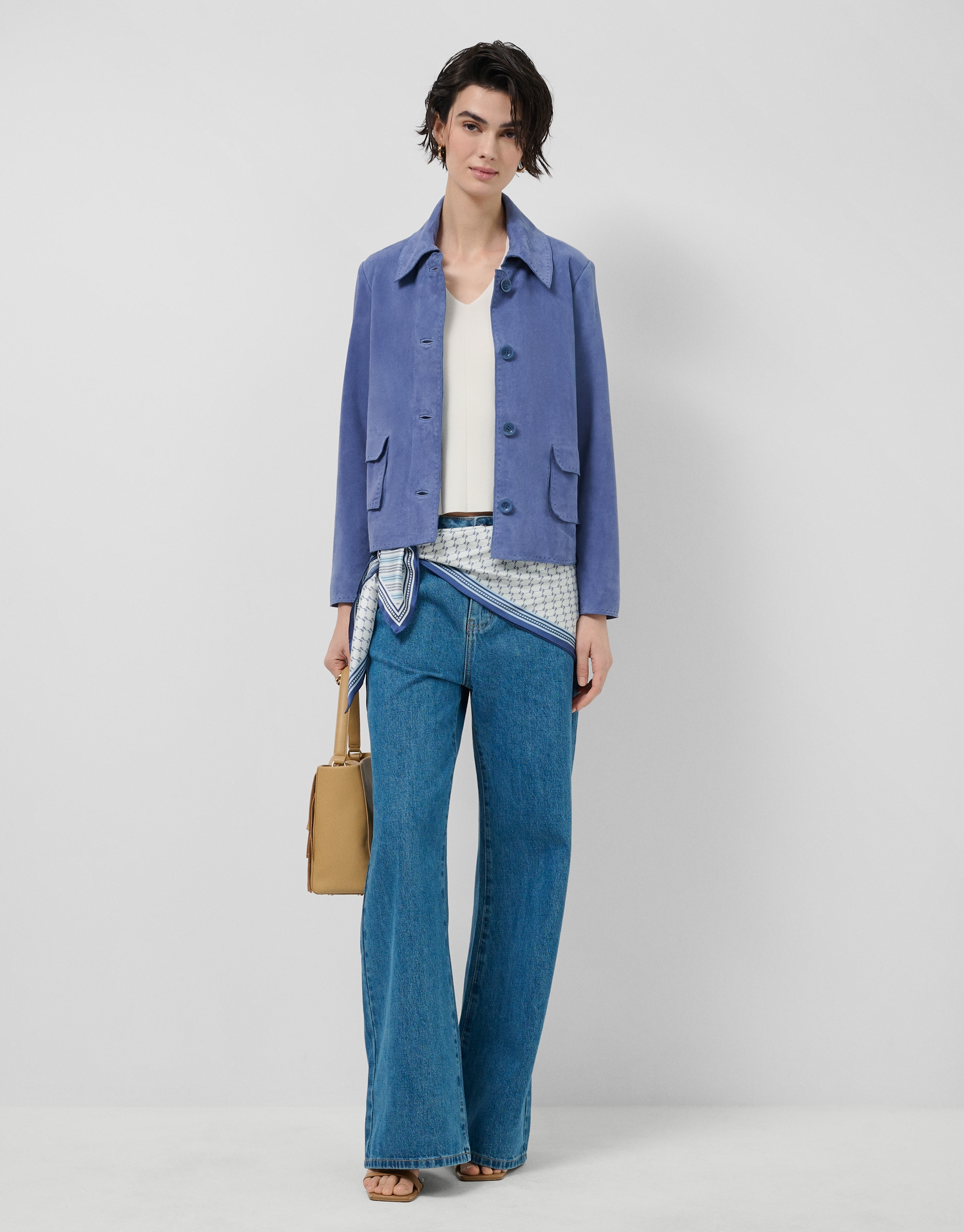 Chaqueta ante azul con pespuntes