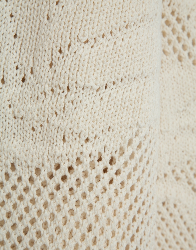 Chaqueta larga beige con calados florales