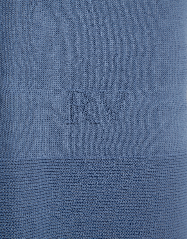 Seamless blue three-quarter sleeve jumper