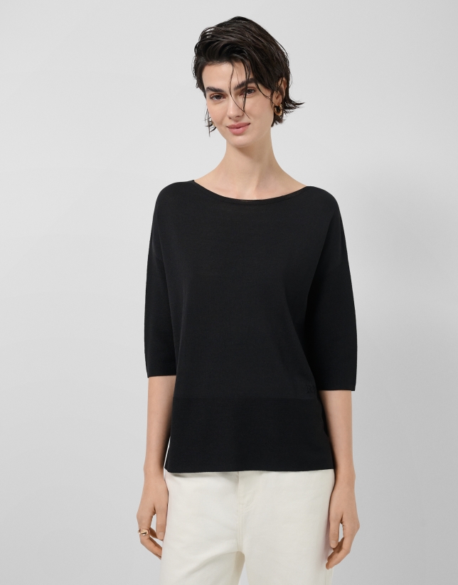 Black seamless three-quarter sleeve jumper